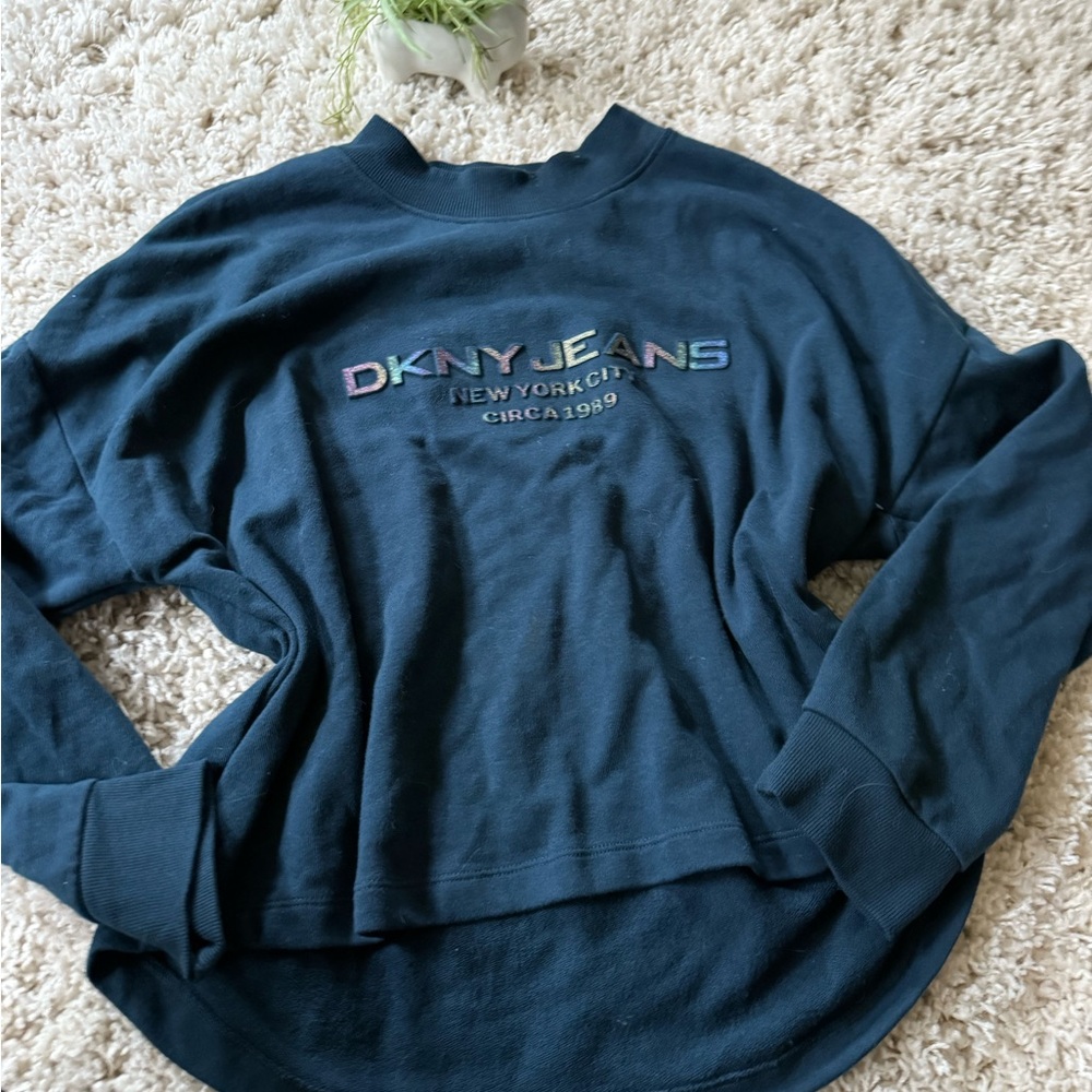 Navy DKNY sweatshirt with a relaxed fit sweater lounge lazy cute look - Picture 4 of 5